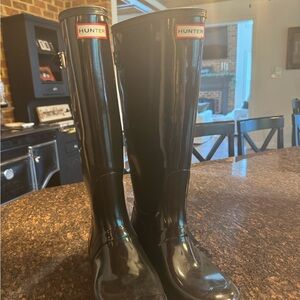 Hunter black boots; women’s size 9